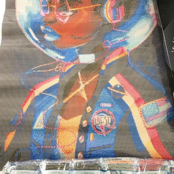 Distracted by Diamonds, Diamond Painting Kit - Picture 4 of 5